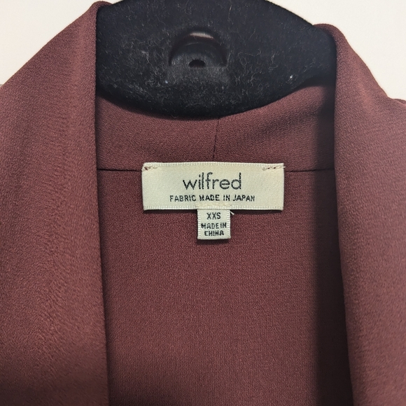 Aritzia Wilfred Barthelemy Wrap Blouse Maroon - Picture 4 of 8